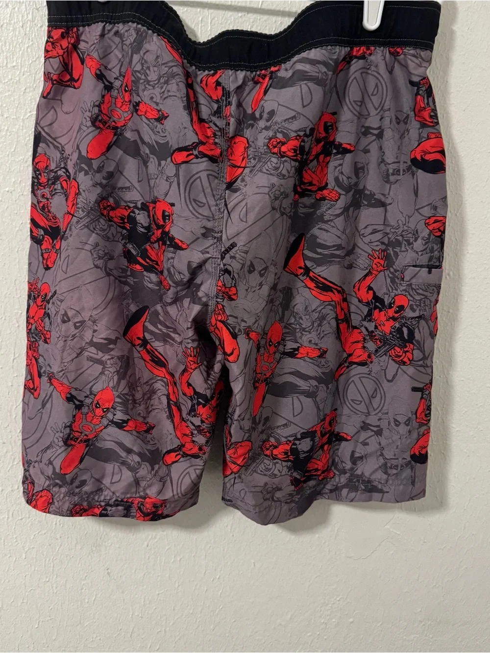 Marvel Deadpool Men Large Swim Trunks Mesh Liner Graphic Print All Over Gray/Red